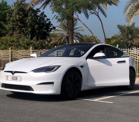 Miete Tesla Modell S Plaid 2023 in Dubai