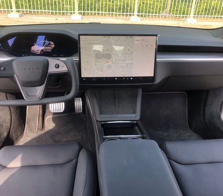 Miete Tesla Modell S Plaid 2023 in Dubai