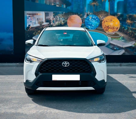 Miete Toyota Kronenkreuz 2023 in Dubai