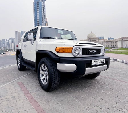 Huur Toyota FJ Cruiser 2023 in Dubai