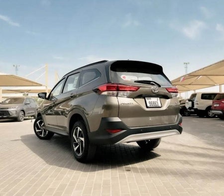 Location Toyota se ruer 2023 dans Dubai