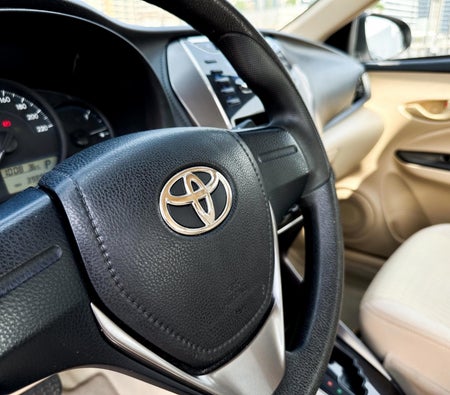 Huur Toyota Yaris 2022 in Fujairah