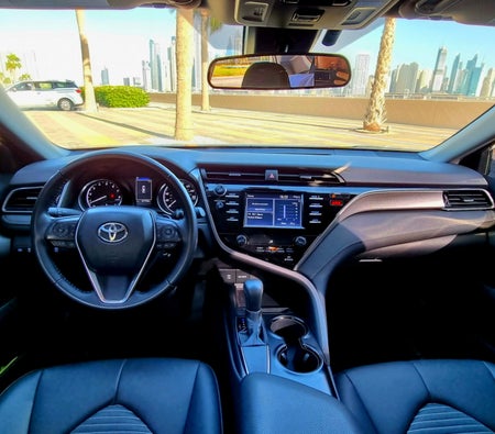 Huur Toyota Camry 2019 in Dubai