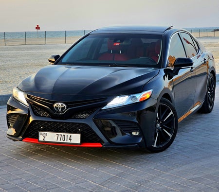 Alquilar Toyota Camry 2021 en Dubai