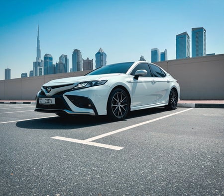 Alquilar Toyota Camry deporte 2024 en Dubai