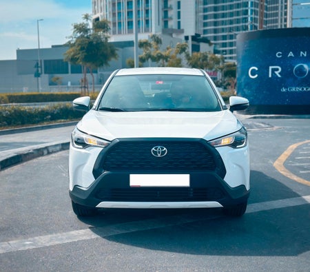 Alquilar Toyota cruz corola 2023 en Abu Dhabi