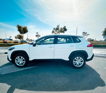 Miete Toyota Kronenkreuz 2024 in Abu Dhabi