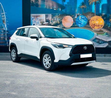 Alquilar Toyota cruz corola 2024 en Sharjah