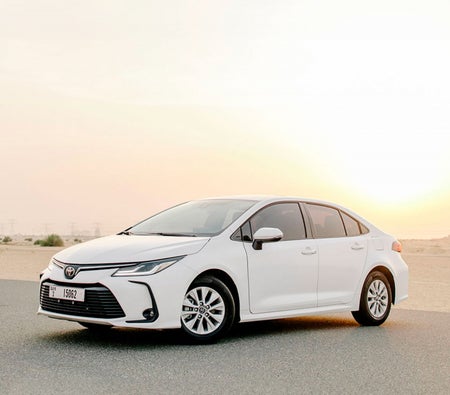 Alquilar Toyota Corola 2022 en Dubai