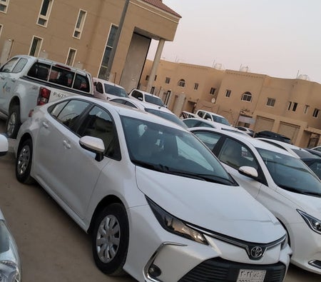 Huur Toyota Bloemkroon 2022 in Riyad