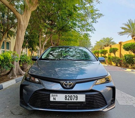 Alquilar Toyota Corola 2022 en Dubai