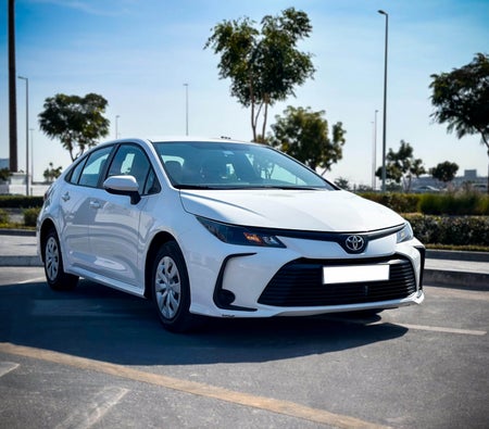 Alquilar Toyota Corola 2024 en Abu Dhabi