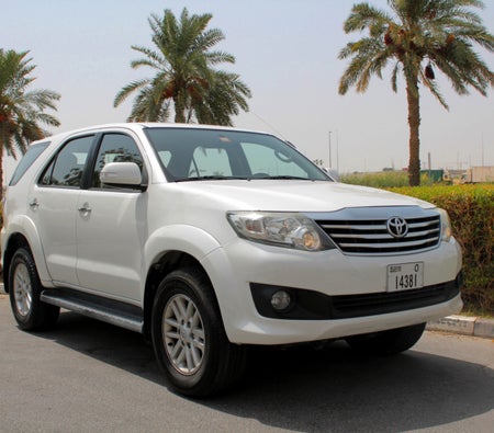 Miete Toyota Fortuner 2014 in Dubai