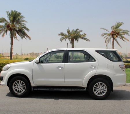 Miete Toyota Fortuner 2014 in Dubai