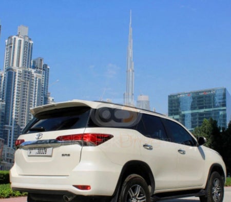 Location Toyota Fortuner 2020 dans Abu Dhabi
