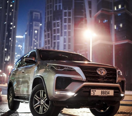 Alquilar Toyota Fortuner 2023 en Dubai