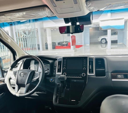Location Toyota Granvia 2023 dans Dubai