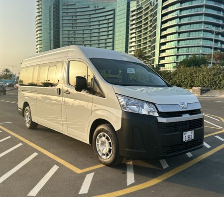Toyota Hiace 13 places 2023