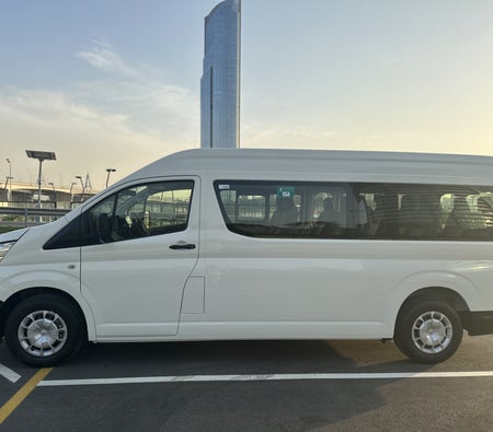 Toyota Hiace 13 places 2023