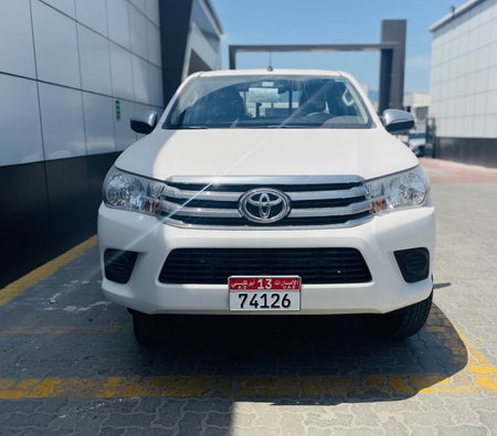 Huur Toyota Hilux 4x4 2024 in Dubai