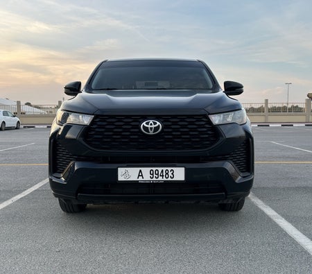 Location Toyota Innova 2024 dans Dubai