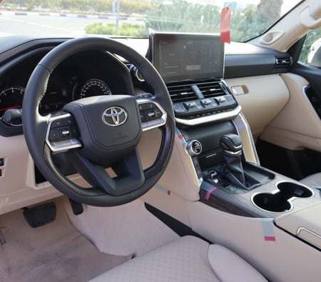 Alquilar Toyota Land Cruiser VXR V8 2023 en Dubai