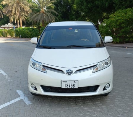 Huur Toyota Previa 2019 in Dubai