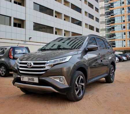 Location Toyota se ruer 2019 dans Dubai
