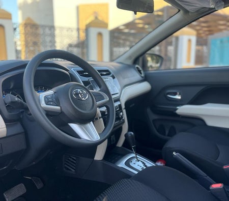 Huur Toyota Stormloop 2023 in Dubai