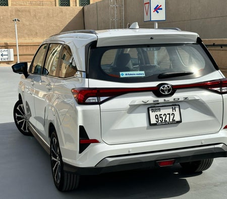 Huur Toyota Veloz 2024 in Dubai