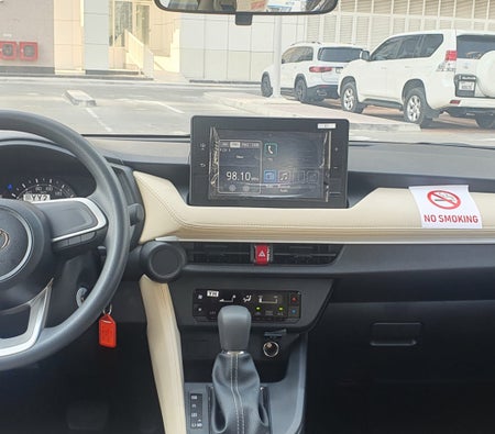 Location Toyota Yaris Sedan 2023 dans Dubai
