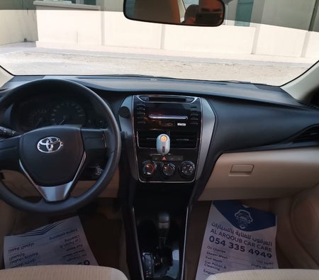 Huur Toyota Yaris 2021 in Abu Dhabi