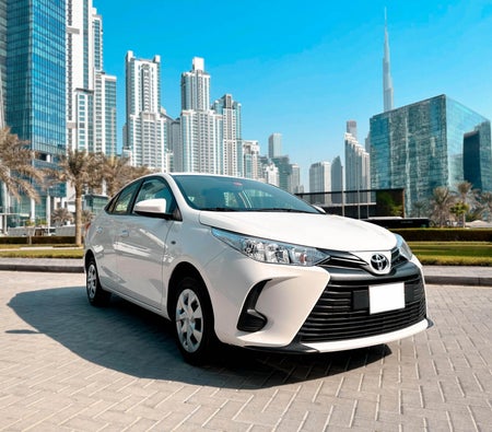 Miete Toyota Jaris 2022 in Abu Dhabi