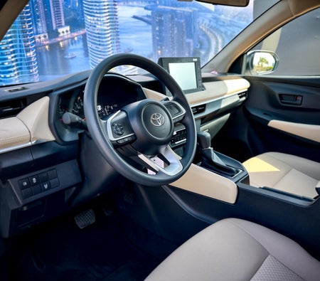 Huur Toyota Yaris 2024 in Dubai