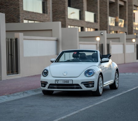 Alquilar Volkswagen Escarabajo Turbo Convertible 2019 en Dubai