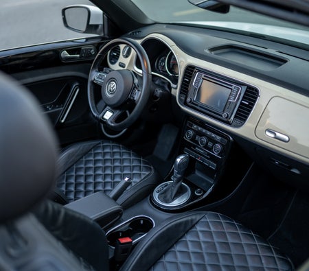 Affitto Volkswagen Maggiolino Turbo Cabriolet 2019 in Dubai