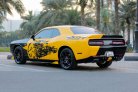 Jaune Esquive Challenger V6 2018 for rent in Dubaï 9
