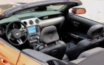Oranje Ford Mustang EcoBoost Convertible V4 2016 for rent in Sharjah 3
