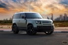 Yeşil Land Rover Defans V6 2022 for rent in Dubai 1