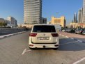 белый Тойота Ленд Крузер VXR V8 2022 г. for rent in Дубай 9
