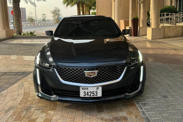 Location Cadillac CT5 2021 dans Dubai