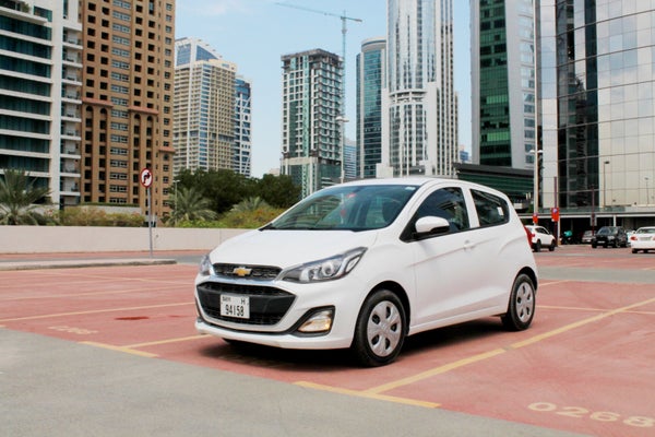  Chevrolet Spark 2020 lista de precios de alquiler de coches en Dubai, EAU