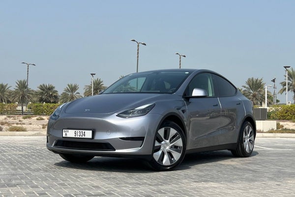 Autovermietungen Tesla Modell Y Mit Großer Reichweite, Günstige  Autovermietung & Miete in Dubai, VAE
