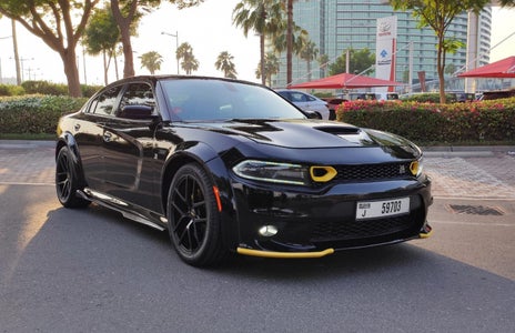 Huur Dodge Charger RT V8 2019 in Dubai