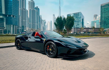 Miete Ferrari F8 Tributo Spider 2021 in Dubai