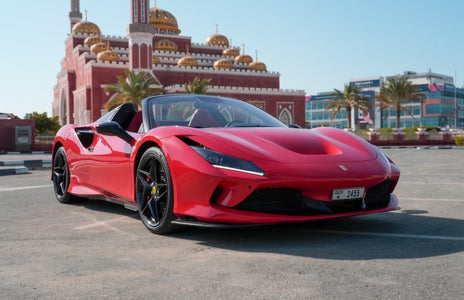 Miete Ferrari F8 Tributo Spider 2021 in Dubai