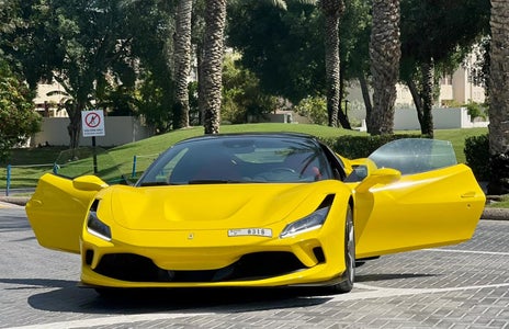 租 Ferrari F8 Tributo 2022 在 迪拜