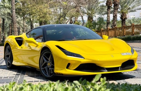 Miete Ferrari F8 Tributo 2022 in Dubai