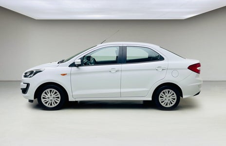 Alquilar Ford Figo 2020 en Dubai