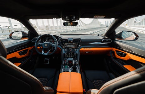 Miete Lamborghini Urus Pearl Capsule 2022 in Dubai